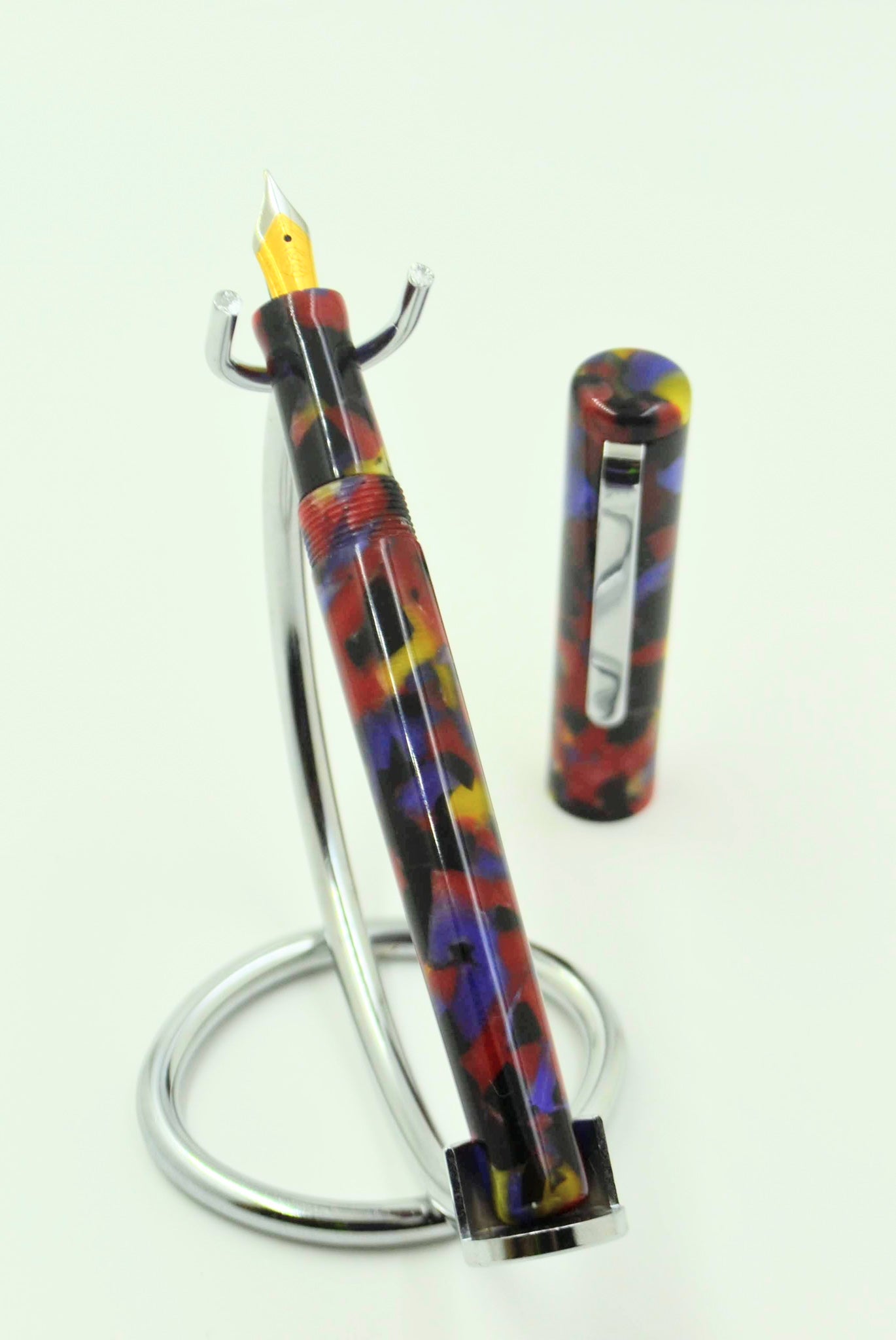 M223C - (Bescheiden) - Fruty Pebbles resin