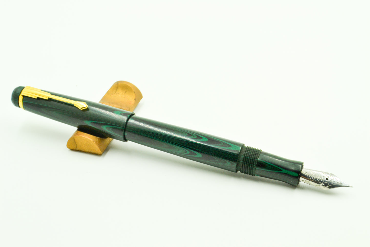 M614C - Americana Pro Black-Green Ebonite