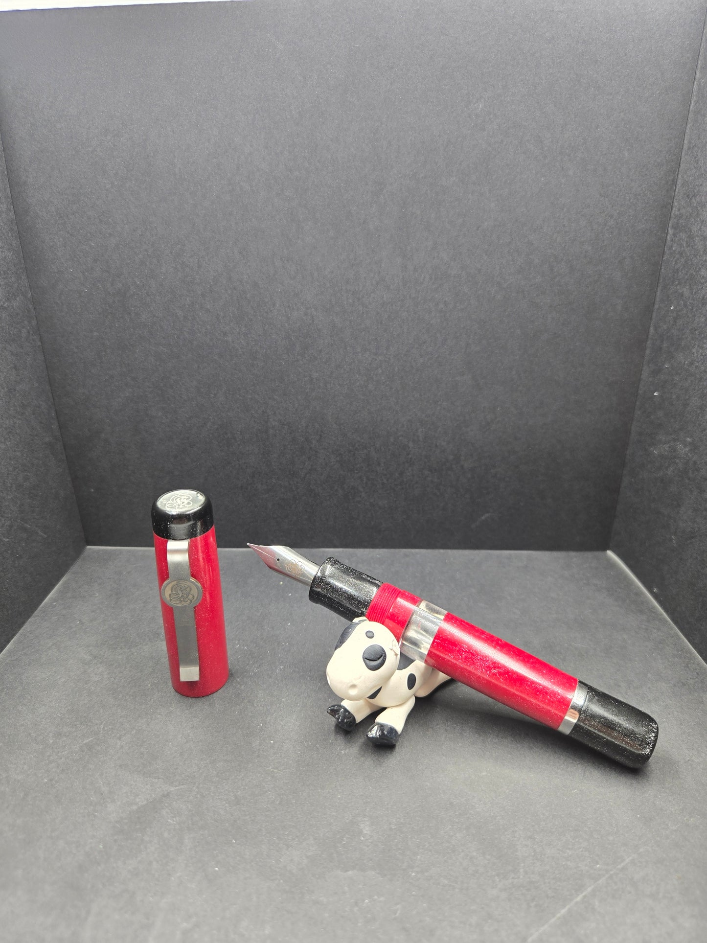 B46 - König - Candy Apple Red w/Black trim