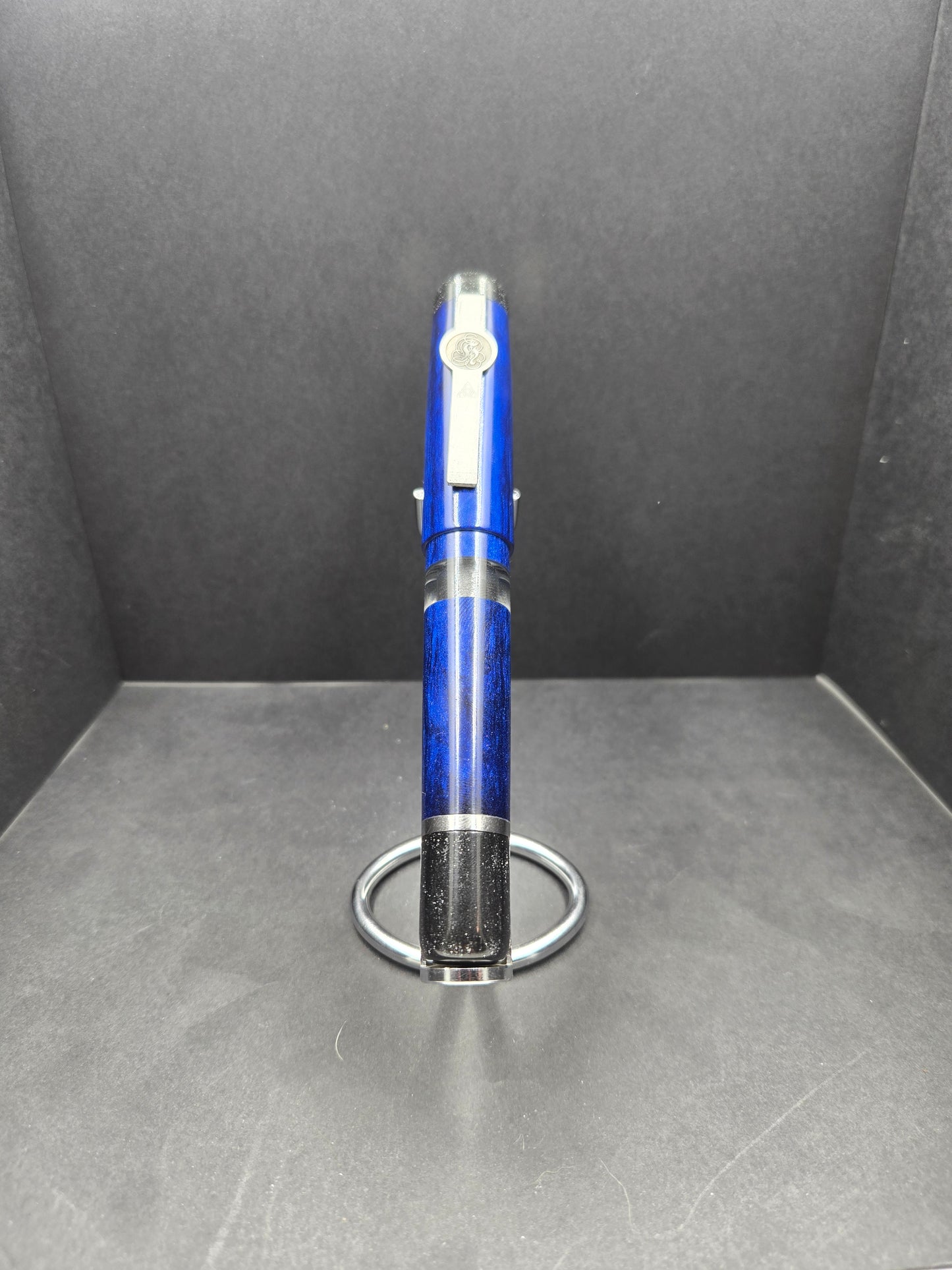 B46 - König - Sapphire blue w/black Trim