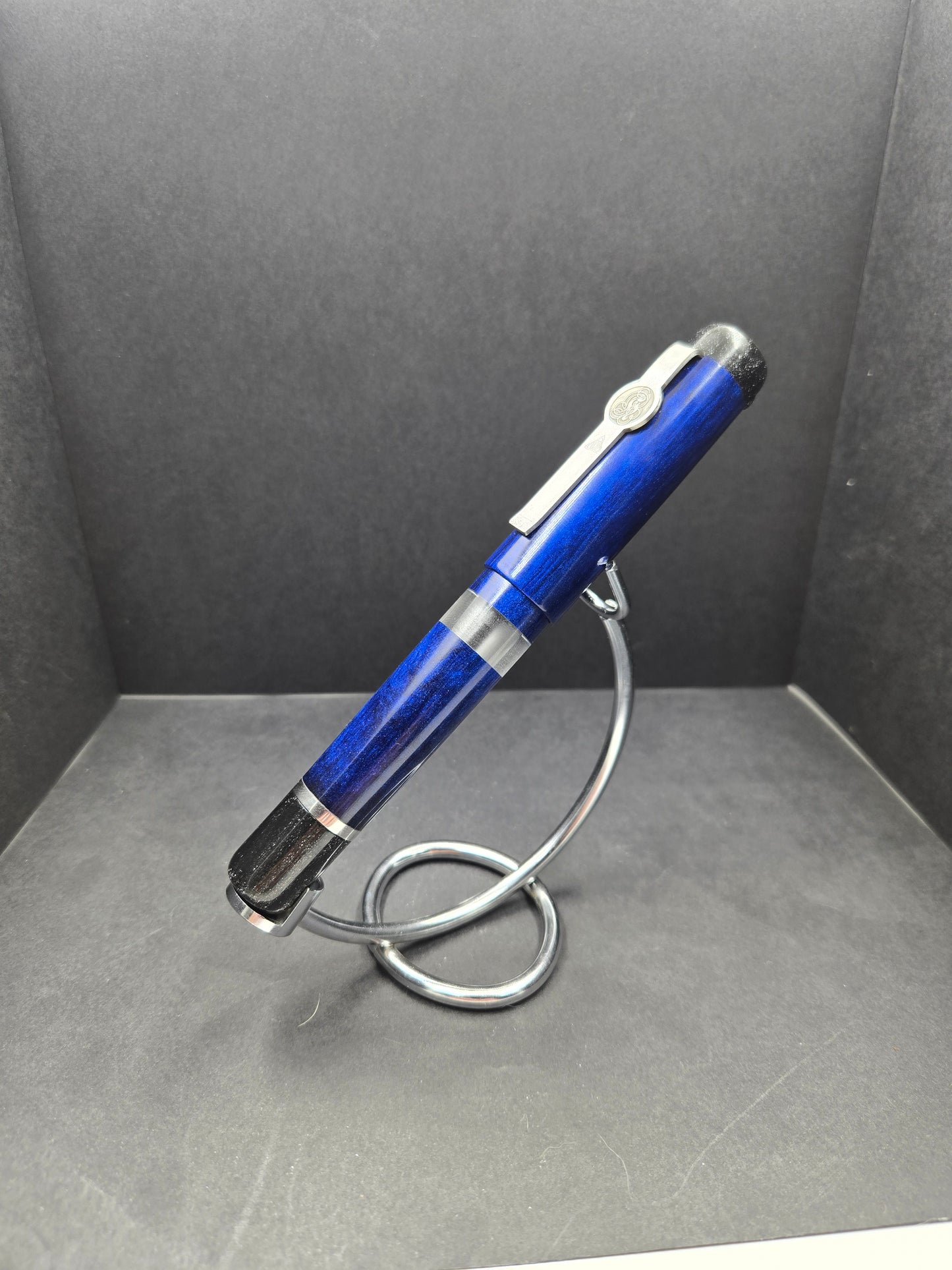 B46 - König - Sapphire blue w/black Trim