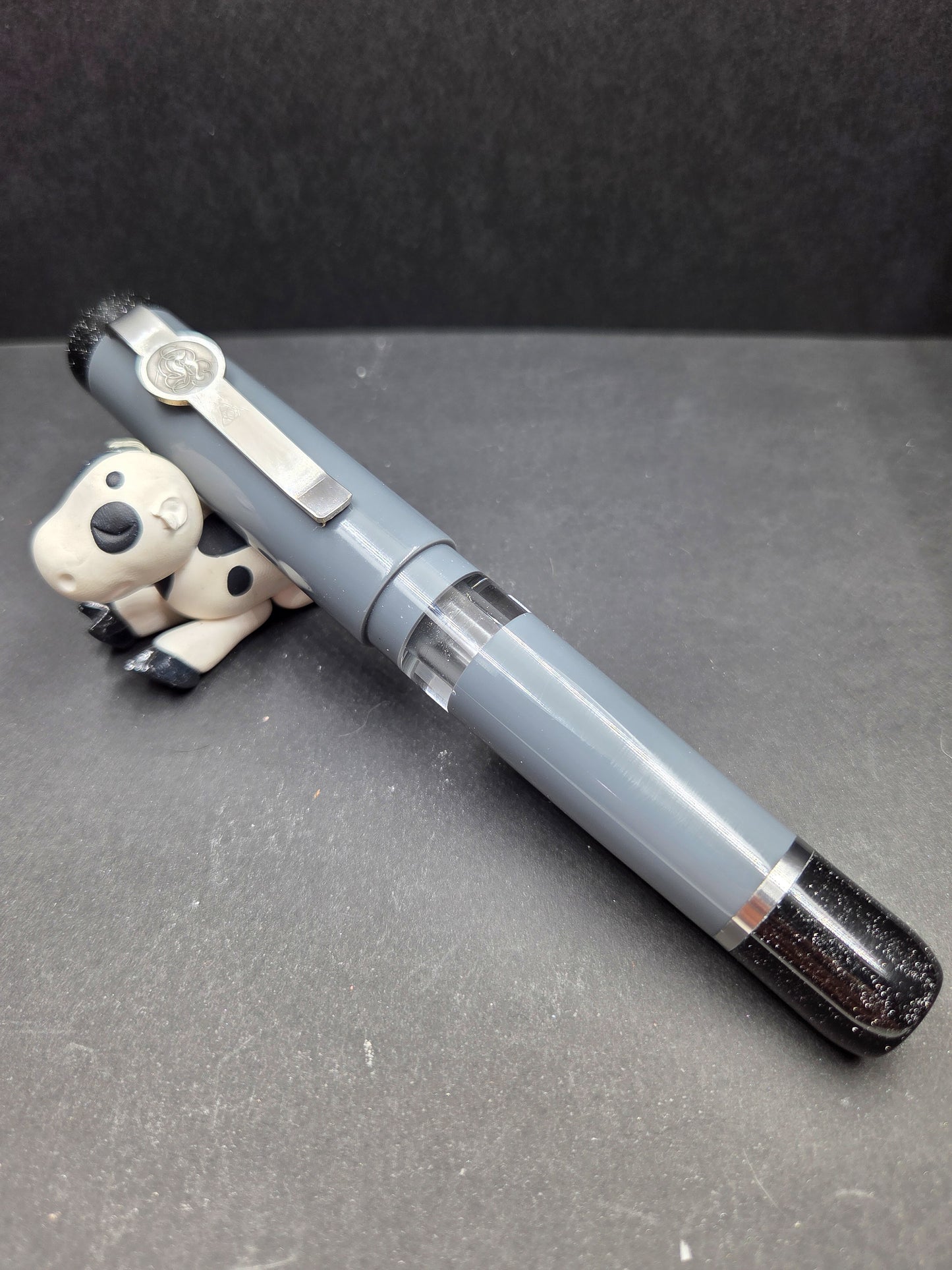 B46 - König - Battleship Grey w/Black trim