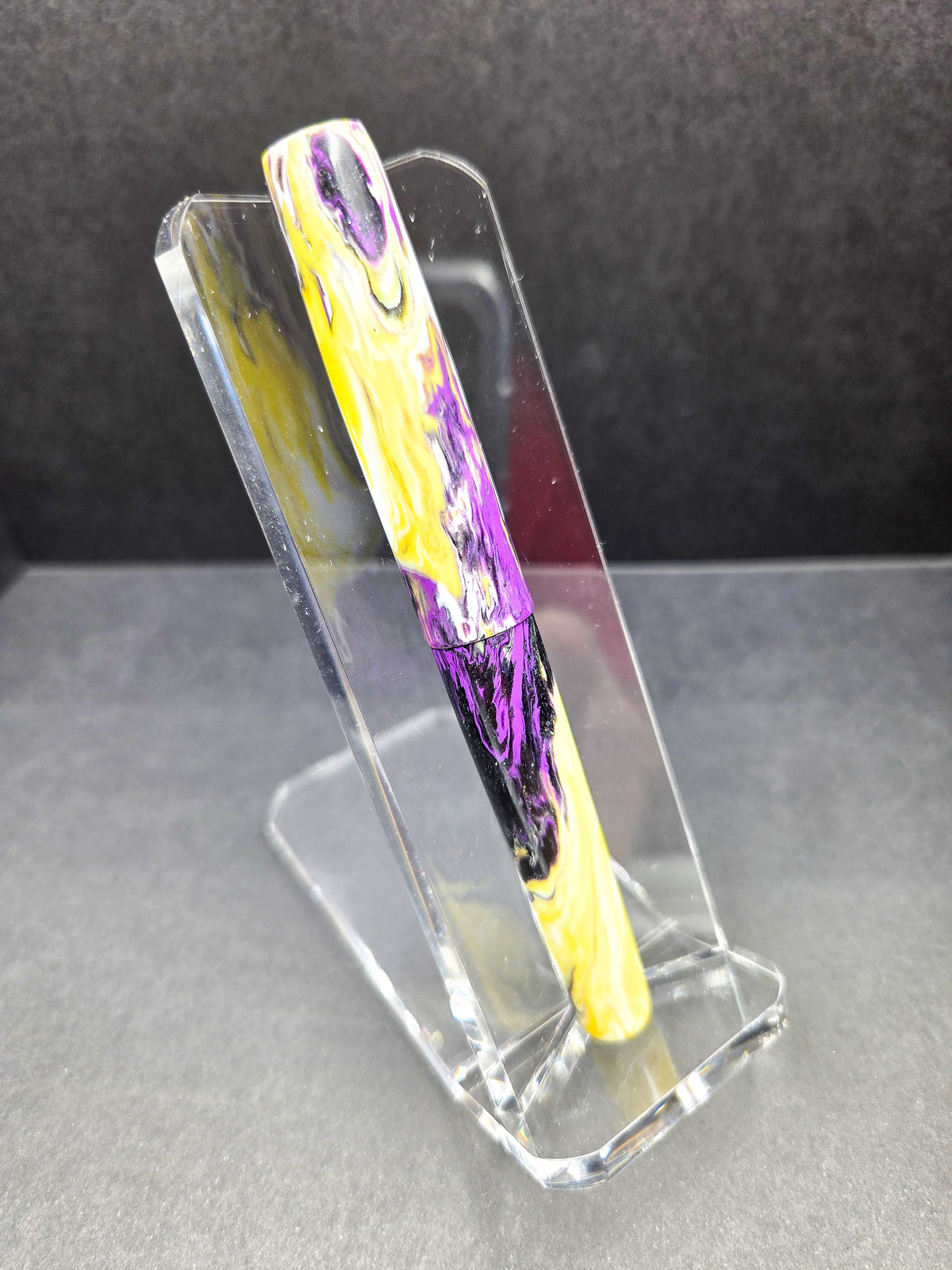 F14 - Taschenstift - Fountain Telling - Assume Nothing