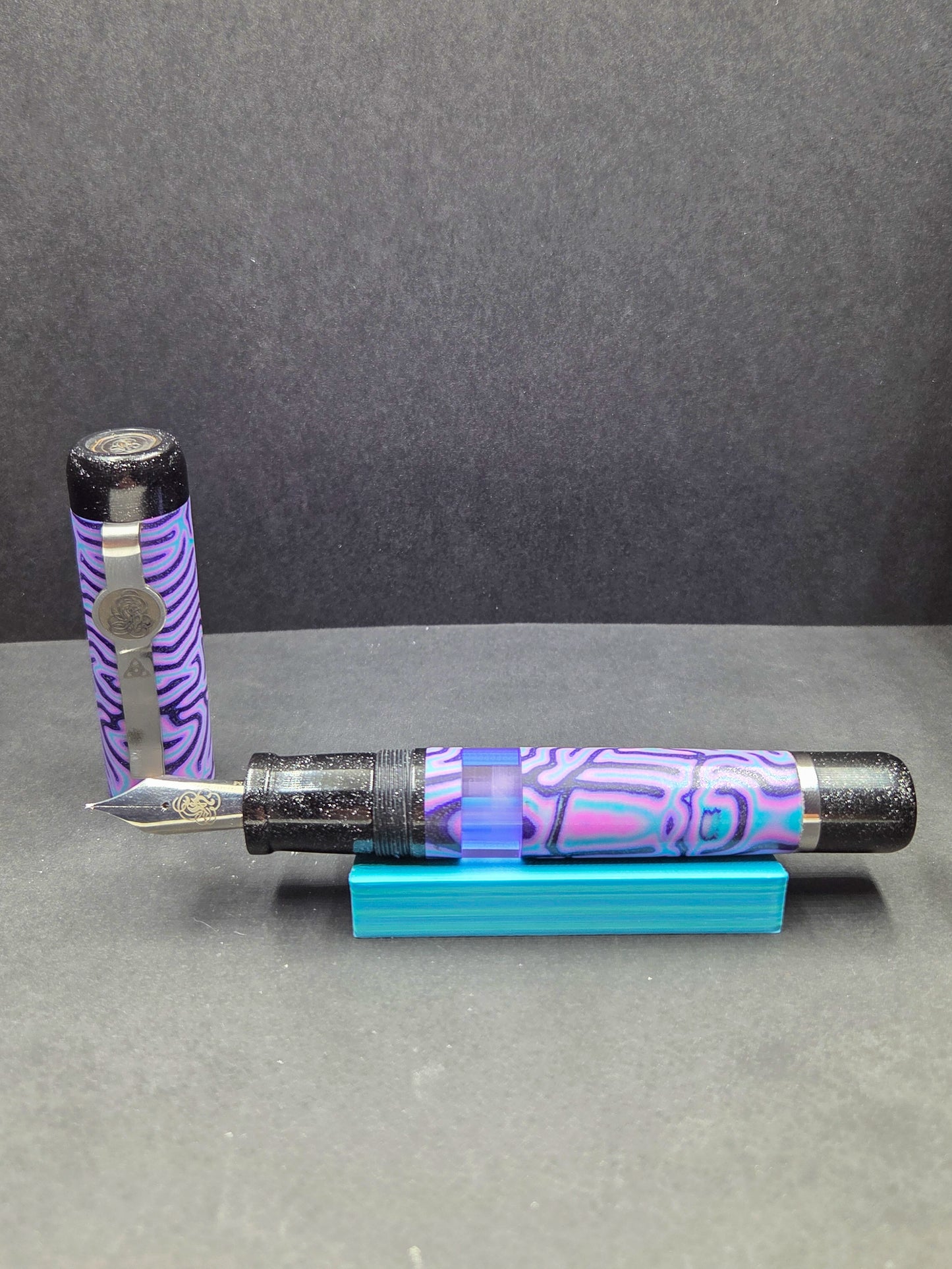 B46 - König - Violet Tendencies Crazy Fiber - Piston FIller (Black accents)