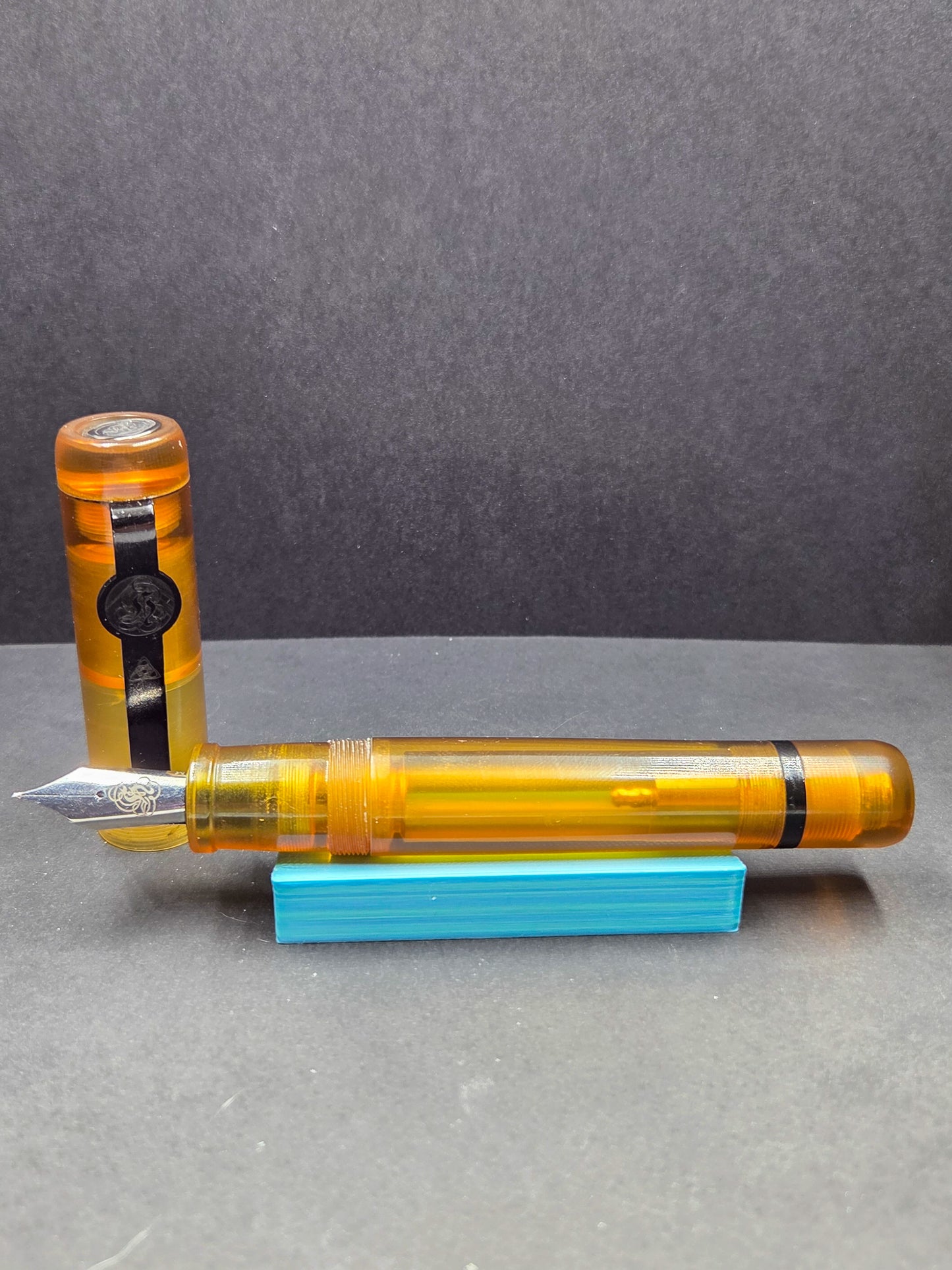 B46 - König - Ultem with black metal accents