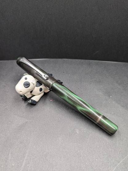 F24 - Pourly Controlled - Kolbenfüller (Northern Lights)