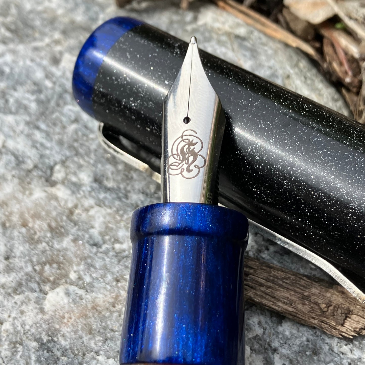 B46 - (SNR) - Jewel tone König (Kölbenfüller)