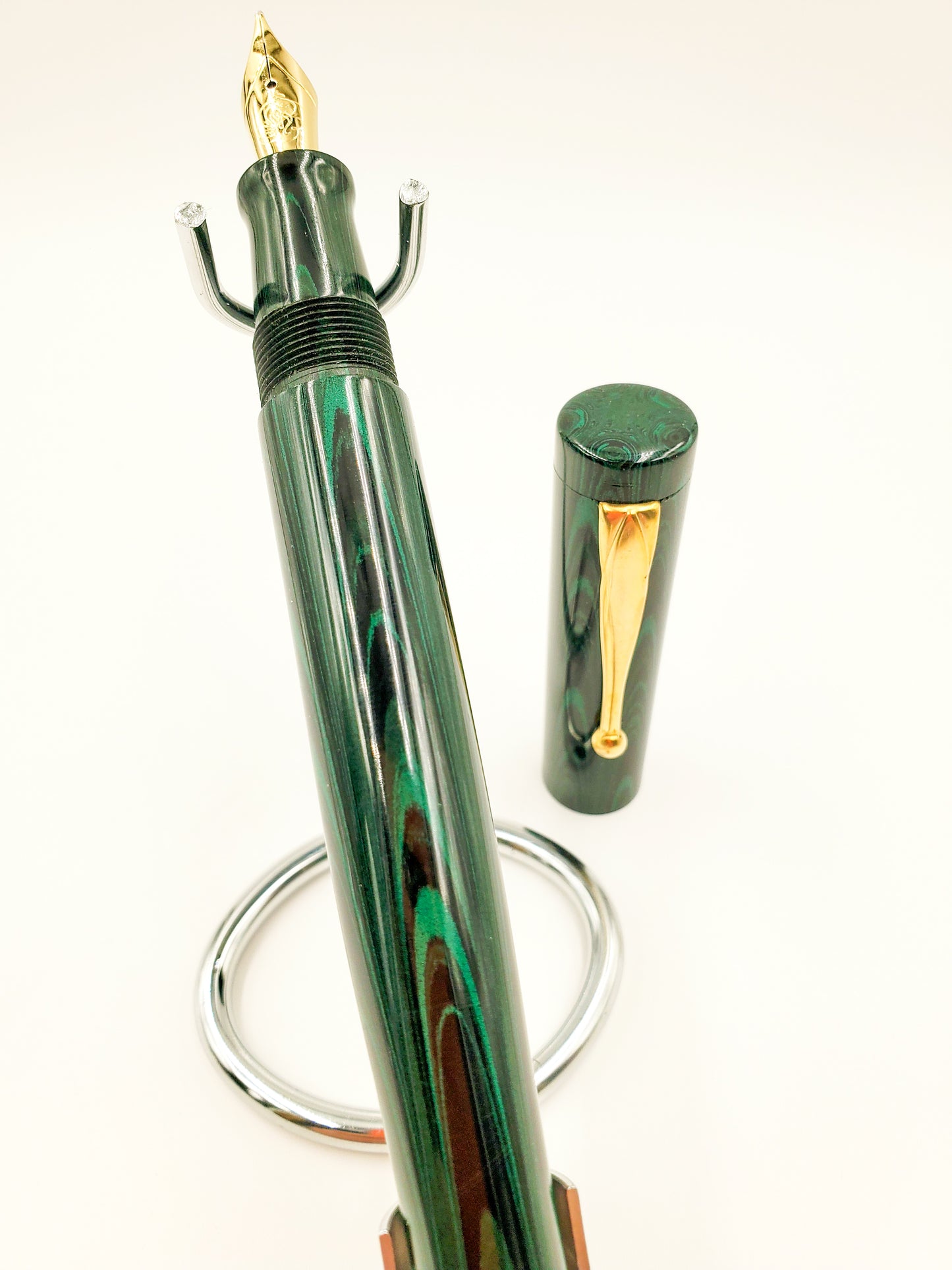 M615C - Black-Green Ebonite - JOWO 18K Gold Broad Nib