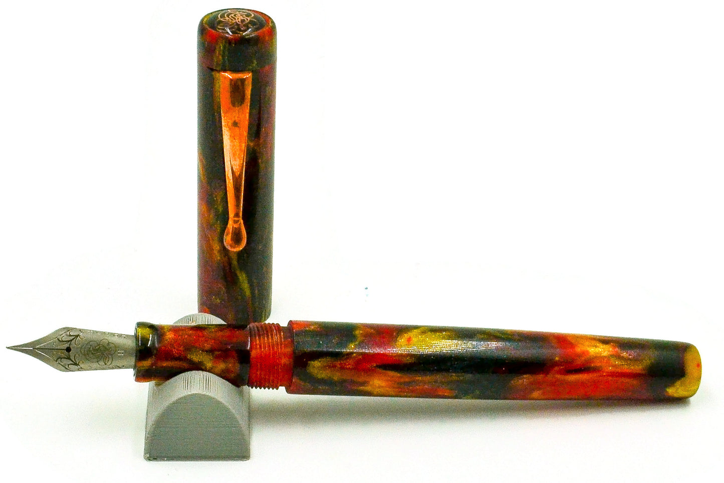 B24 - Diamondcast Red Dragon - Rose gold trim