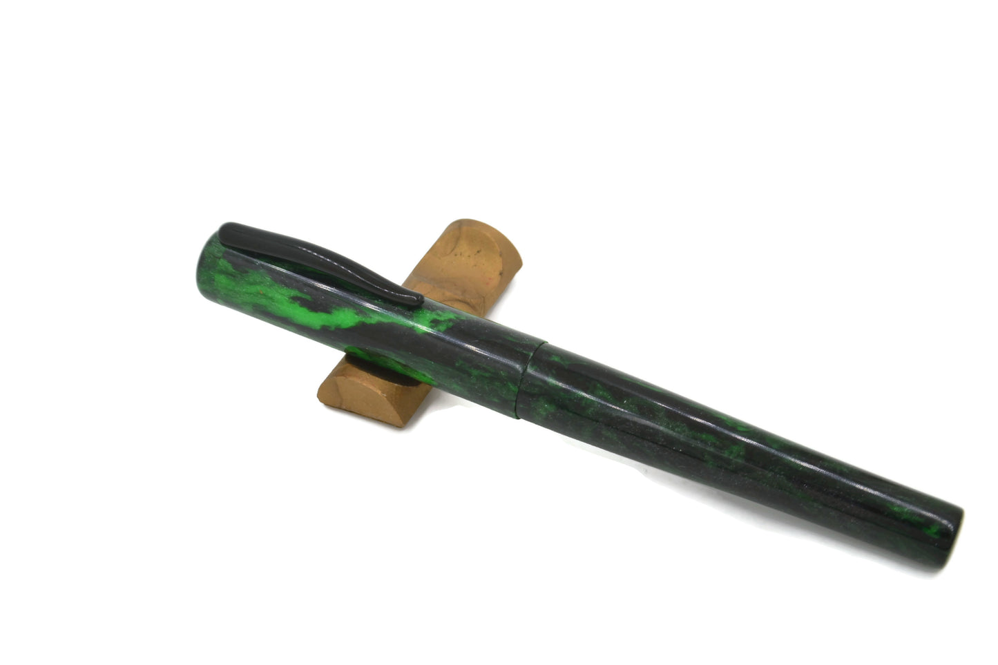 M464C - Willemite ore Diamond Cast