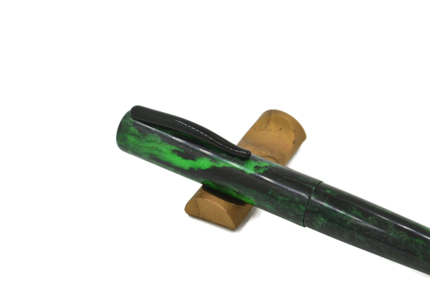 M464C - Willemite ore Diamond Cast