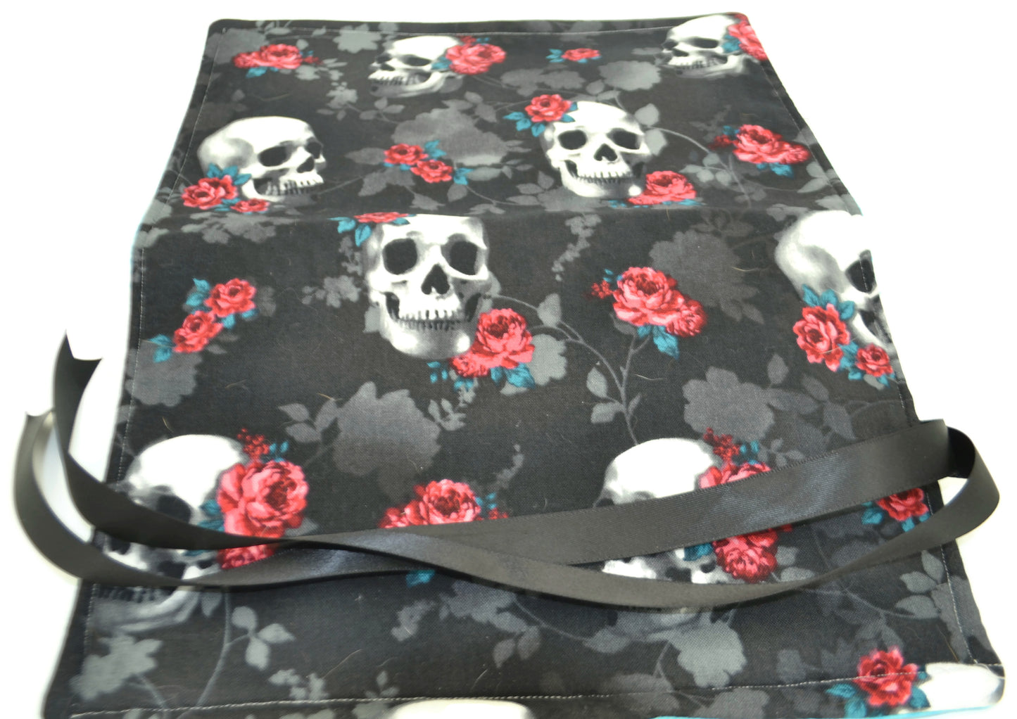 Pen Roll - Skulls and Roses