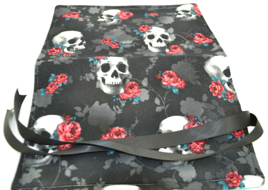 Pen Roll - Skulls and Roses