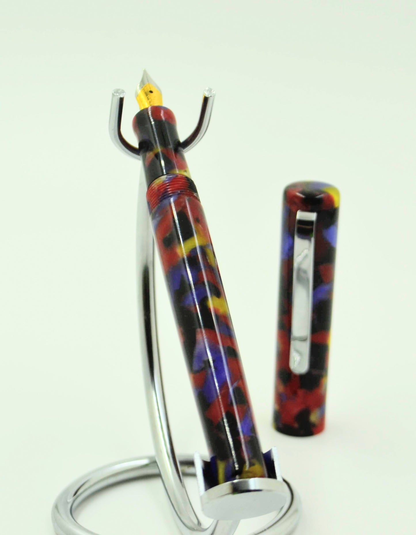 M223C - (Bescheiden) -  Fruty Pebbles resin