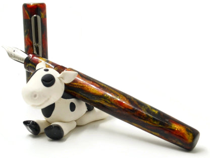 B24 -(Diamondcast) Red Dragon with Gunmetal Clip (220158)