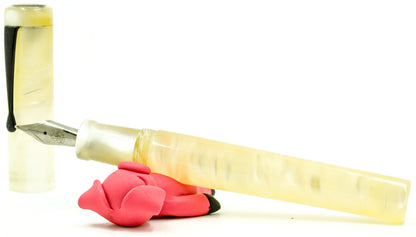 B36 - Evancio White Italian Acrylic w/ Black clip (220493)