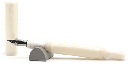 E24 - (Diamond cast)  Snow White secure post (220122)