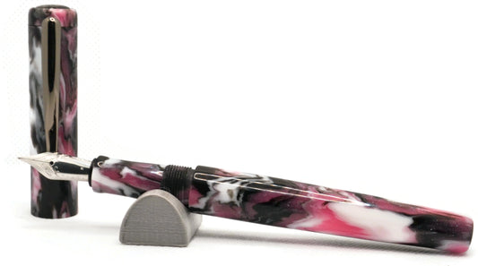 B24 - {Diamondcast} Derby Girl 2 w/Gunmetal Clip