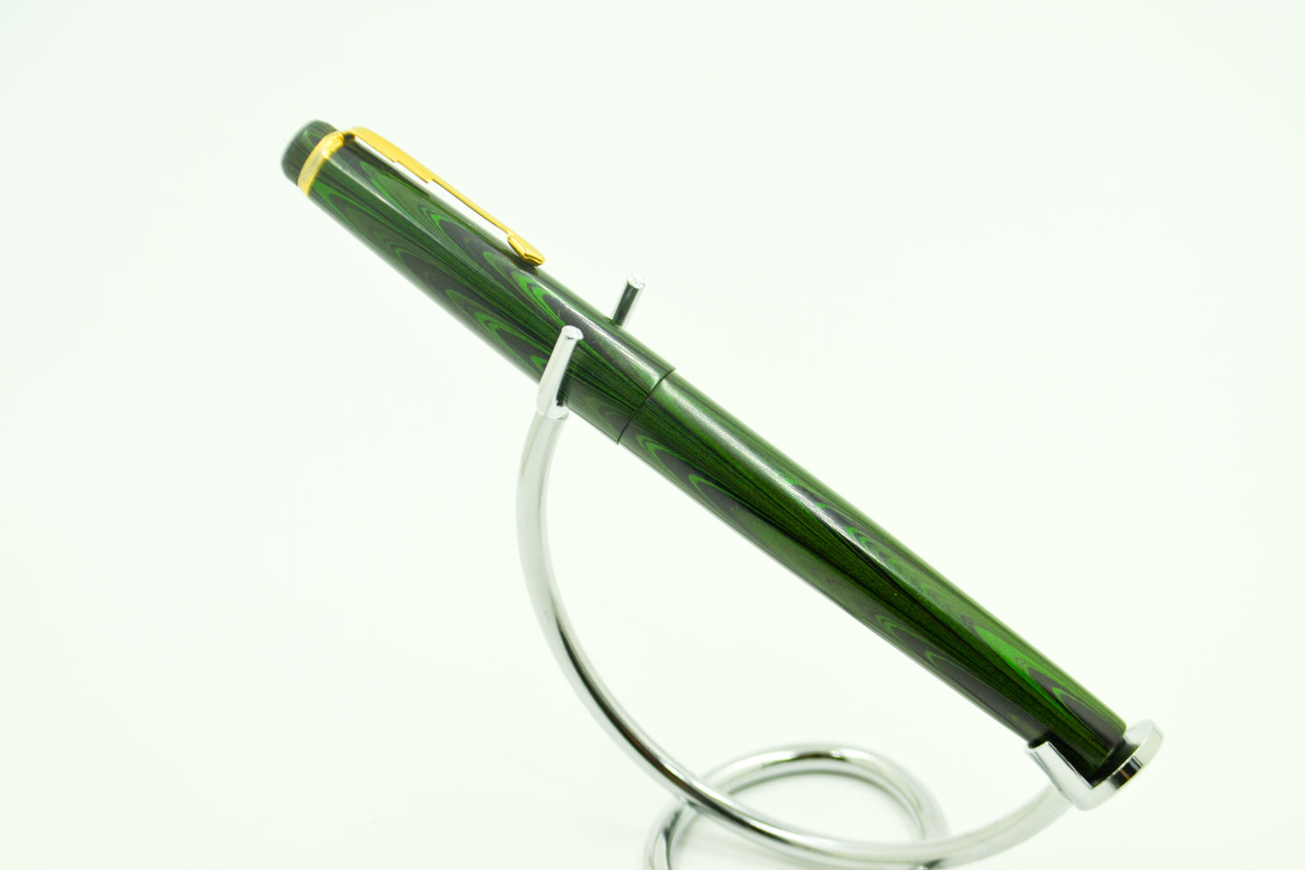 M613C - Americana Slim Black-Green Ebonite